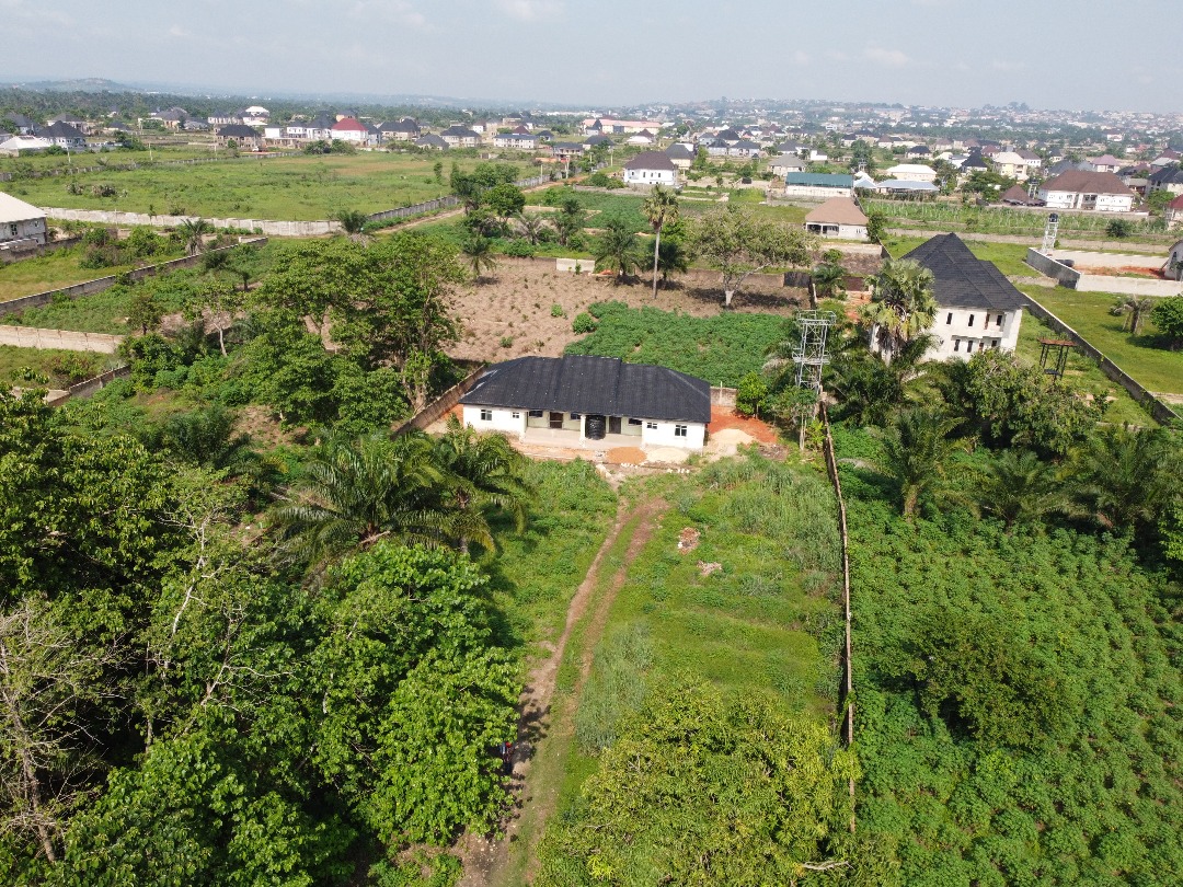 MORETHAN 5 PLOTS OF LAND WITH 2 UNITS OF THREE BEDROOM FLATS INSIDE THE COMPOUND